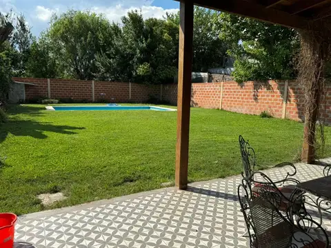 Casa 4 ambientes con 2 baños