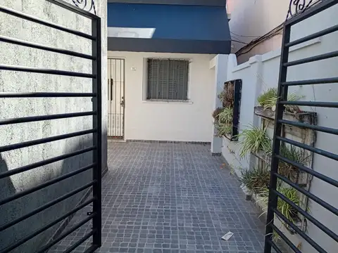 Casa PH en alquiler en Lanus Oeste