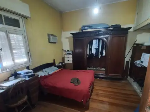 Casa 4 ambientes de estilo con Garage