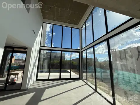 Casa en Venta con 3 cocheras
