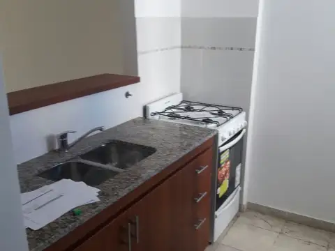 EXCELENTE MONOAMBIENTE EN ALQUILER! Sobre calle 62 e/ 13 y 14 OPCIONAL COCHERA
