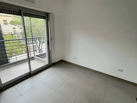 DOS AMBIENTES A ESTRENAR CON AMPLIO BALCÓN AL FRENTE y BAULERA!