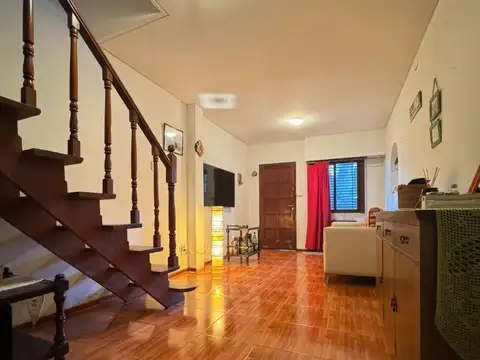 Depto Tipo Casa 4 ambientes con 2 baños