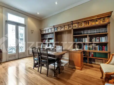 Oficina en venta en Recoleta en edificio Francés reciclada