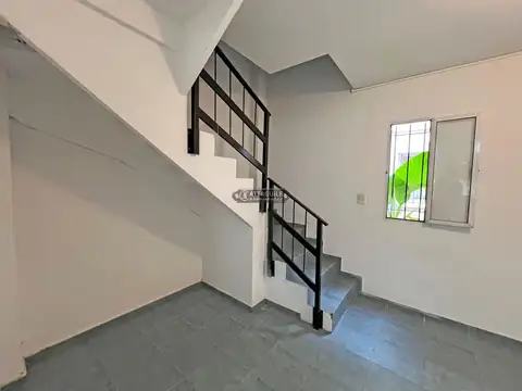 Depto Tipo Casa en Alquiler en San Antonio de Padua, $ 500.000