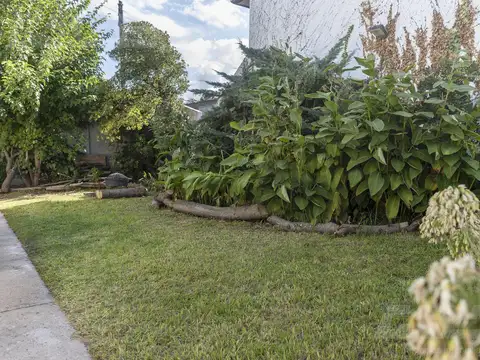 Casa en Venta con 4 cocheras