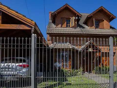 EL PALOMAR - IMPECABLE CHALET. + PILETA - A PASOS DE LA AUTOPISTA OESTE- ZONIF. "RMA"  