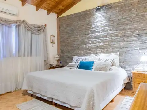 Casa en Venta con 3 cocheras