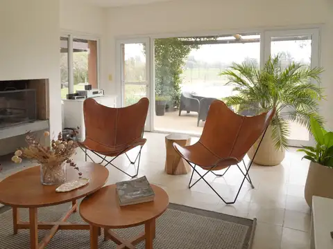 Casa 5 ambientes con 3 baños