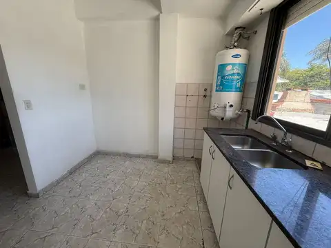 Departamento en Alquiler en Bernal Oeste, $ 750.000