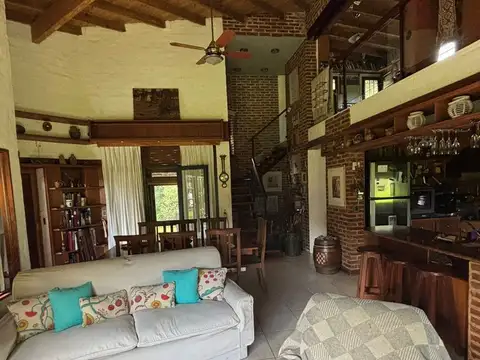 Casa en Venta con 2 cocheras