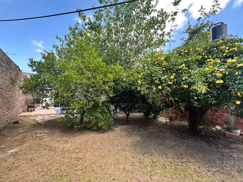 CASA EN VENTA con garage + dpto