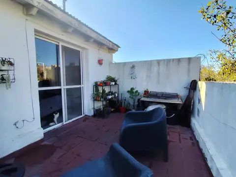 Venta de departamento 2 dormitorios en dúplex con balcón y terraza - Lourdes