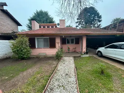 Casa 4 ambientes con 2 baños