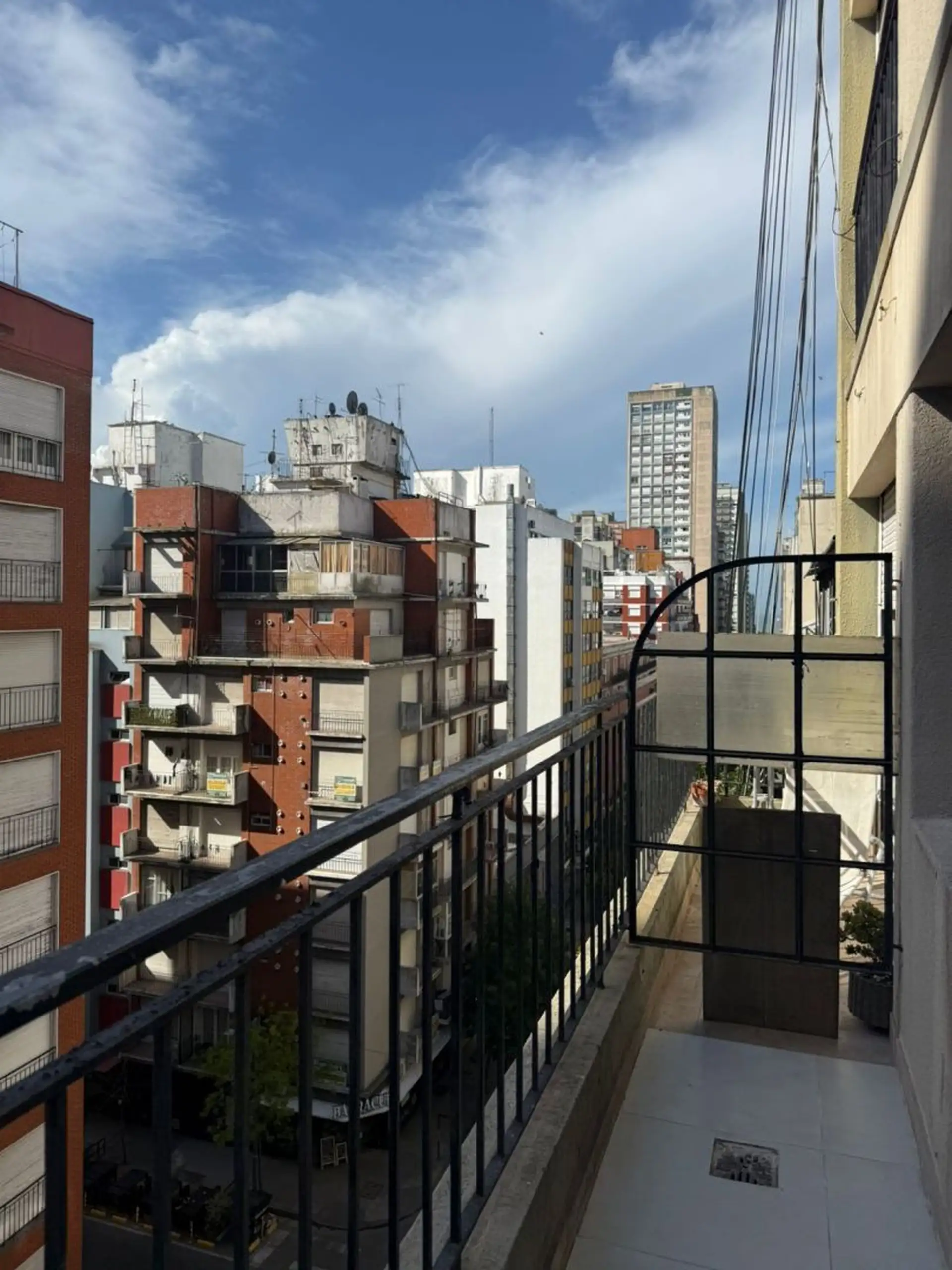 1 Amb. a la calle con balcón reciclado