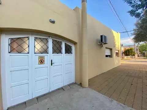 Casa en Alquiler con 1 cochera