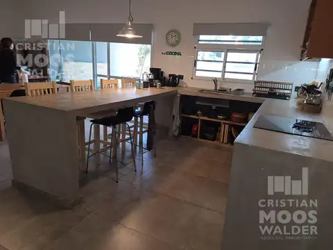 Casa 5 ambientes con 2 baños