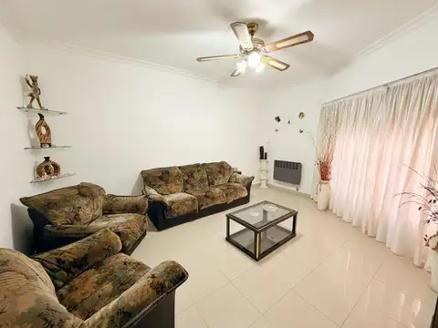 VENTA CASA 4 AMBIENTES VALENTIN ALSINA JARDÍN QUINCHO GARAGE