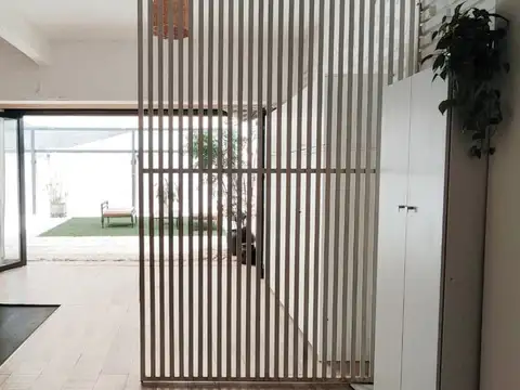 Imperdible loft con innovador diseño a mts. Av. Maipú con fondo libre todo luz y sol. Digno de ver!