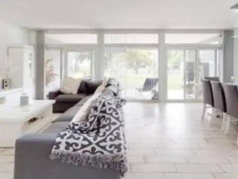 Casa a la venta en barrio cerrado Miralagos