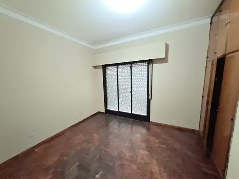 Lisandro De La Torre 600, Piso 1