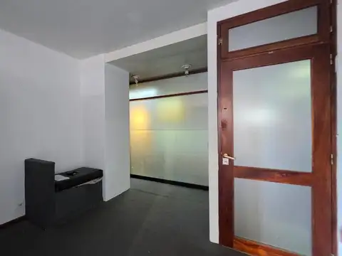 OFICINA galería Austral con VENTANAL A MITRE