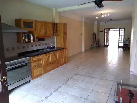 Casa 8 ambientes con 7 baños