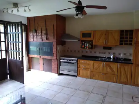 Casa en Venta con 4 cocheras