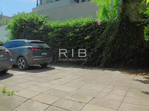 A metros de Plaza Central