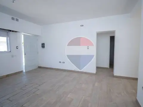 Casa al frente de 2 dormitorios en venta