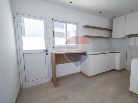 Casa 4 ambientes con 1 baño