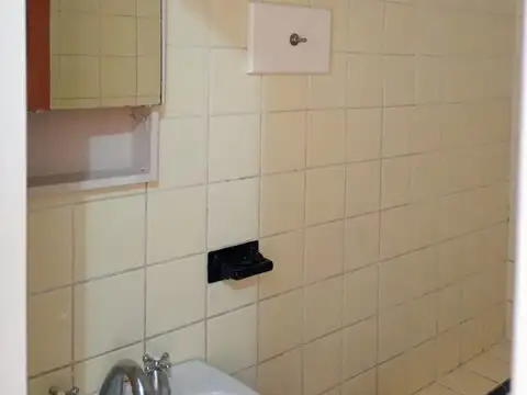 Monoambiente con cocina separada, 3ero por escalera