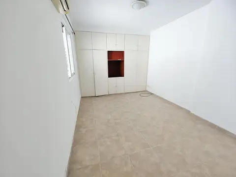 Monoambiente con cocina separada, 3ero por escalera