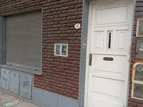 Tomkinson 200, Piso 1
