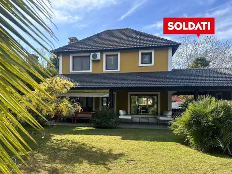 Exclusiva. Casa en alquiler anual, con/sin muebles. Piscina, jardin. Impecable