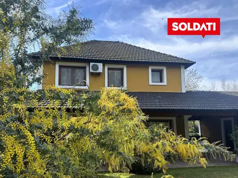 Casa en Venta con 2 cocheras