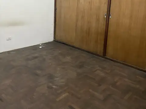 Casa 6 ambientes con 2 baños