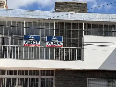 Casa en Saladillo, 4 dormitorios, 2 baños, montacargas, ideal  instituciones