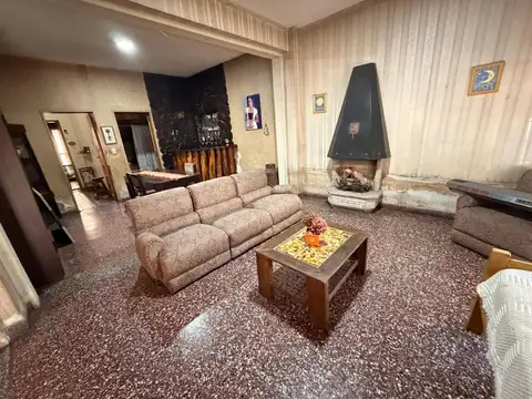 Casa 5 ambientes con 3 baños