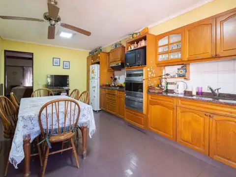 Casa en Venta en Villa Adelina, USD 240.000