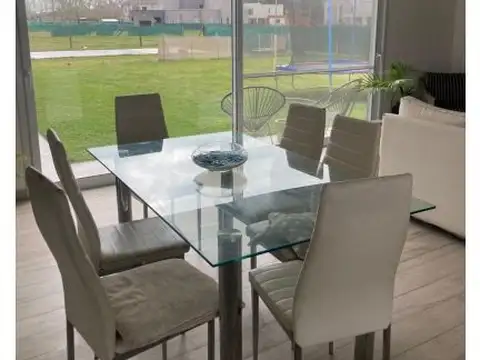 Casa 6 ambientes con 4 baños