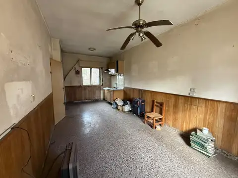 Casa 11 ambientes con 2 baños