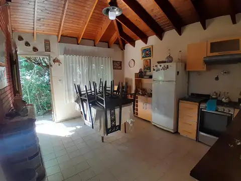 Casa 5 ambientes con 2 baños