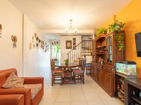 Depto Tipo Casa 4 ambientes con 2 baños