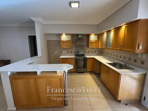 Casa 4 ambientes con 3 baños