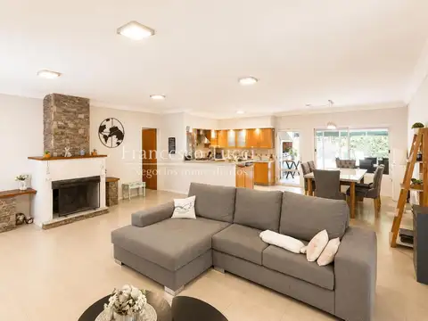 Casa 4 ambientes con 3 baños
