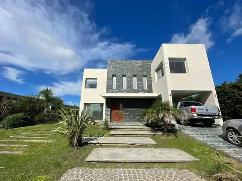 Venta Casa 5 Ambientes en Country Santa Rita