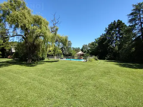 Venta. Casa 4 Ambientes. Amoblada. Con Pileta Y Quincho. Barrio Parque La Verdad