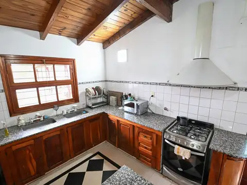 Casa 7 ambientes con 3 baños
