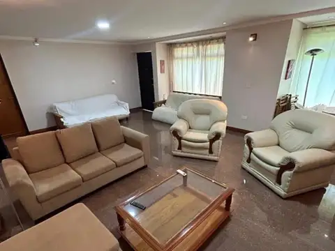 Casa en Alquiler Temporal con 1 cochera